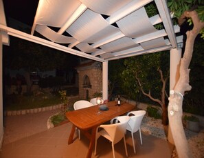 Apartment | Balcony - Spacious Apartment With Terrace, Near the Beach (Pag)