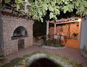 Apartment | 2 bedrooms, bed sheets - Spacious Apartment With Terrace, Near the Beach (Pag)