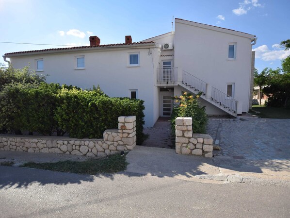 Apartment | Exterior - Spacious Apartment With Terrace, Near the Beach (Pag)