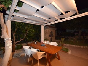 Apartment | Dining - Spacious Apartment With Terrace, Near the Beach (Pag)