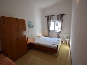 Apartment | 2 bedrooms, bed sheets - Comfortable Apartment With Balcony and Outdoor Kitchen (Pag)
