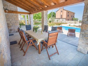 Villa | Pool | Indendørs pool, udendørs pool