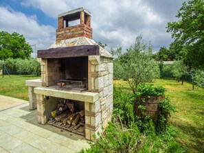 Villa | Property amenity - Villa in Medvidici With Pool Near Porec Beach (Sveti Lovrec)