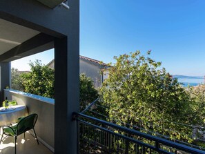 Apartment | Balcony - Delightful 3 Bedroom with Terrace & Outdoor Dining Area near Beach (Okrug)