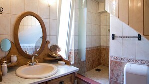 Unclassified image, 4 of 40, button - Charming Villa With Great Mountains View, 80m Private Pool, 6 en Suite Bedrooms (Sestanovac)