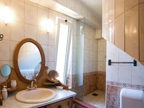 Dusche, Haartrockner, Handtücher