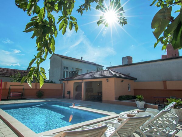House | Pool