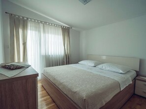 House | 6 bedrooms, individually furnished, bed sheets - Holiday Home in Imotski With Pool (Imotski)