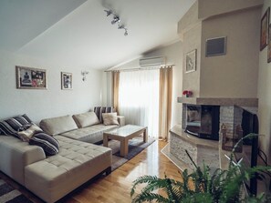 House | Living area - Holiday Home in Imotski With Pool (Imotski)