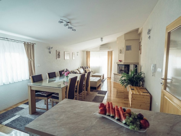 House | Dining