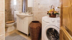 House | Bathroom - Modern Holiday Home in Budak With Private Pool (Stankovci)