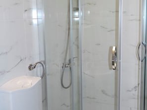 Bathroom | Shower, towels