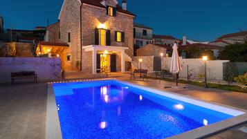 Villa | Pool | Indoor pool, outdoor pool, sun loungers