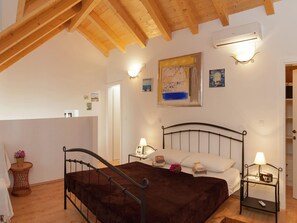 Villa | 2 bedrooms, individually furnished, bed sheets - Modern Villa in Grohote With Pool (Solta)