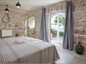 Villa | 3 bedrooms, individually furnished, bed sheets - Villa in Podgora With Pool Near Beach (Podgora)