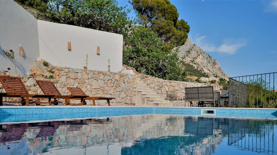 Villa in Podgora With Pool Near Beach