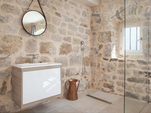 Villa | Bathroom | Shower