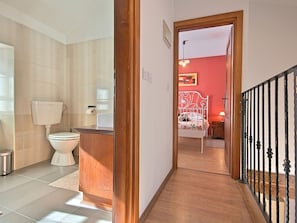 House | Bathroom | Shower, hair dryer, towels