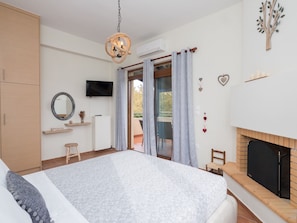 3 bedrooms, individually furnished, bed sheets