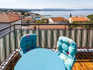 Balcony - Stunning Apartment in Malinska With Terrace (Malinska-Dubasnica)