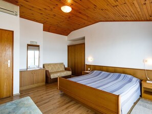 Living room - Stunning Apartment in Malinska With Terrace (Malinska-Dubasnica)