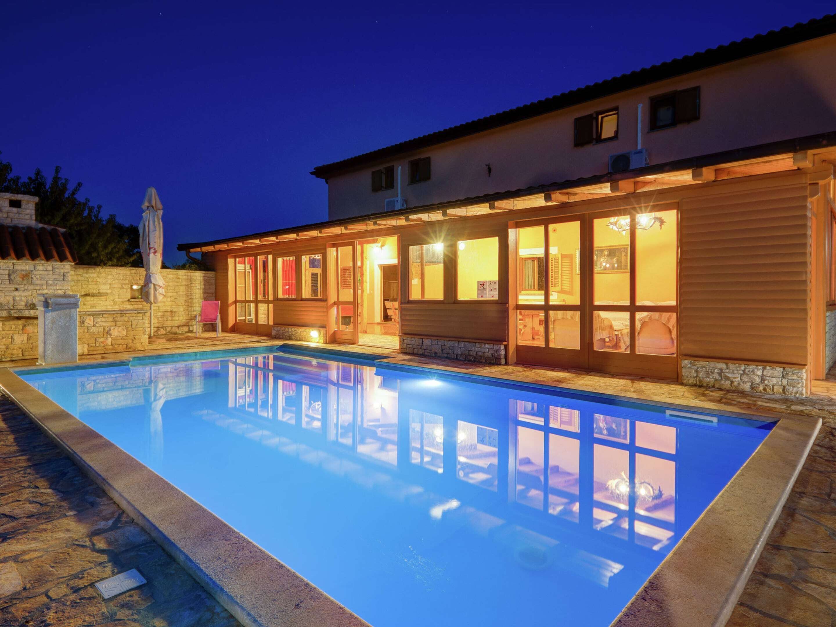 Casa | Alberca | Alberca techada y alberca al aire libre