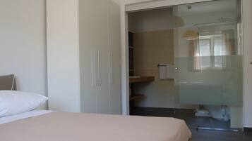 Apartment | 2 bedrooms, individually furnished, bed sheets