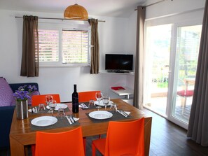 Apartment | Dining - Comfortable Apartment With Roof Terrace and Sea View (Sali)