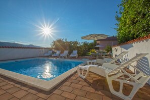 House | Pool