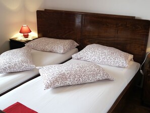 House | 3 bedrooms, individually furnished, iron/ironing board