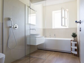 Villa | Bathroom - Plushy Villa in Rezanci With Volleyball & Golf Ground (Svetvincenat)