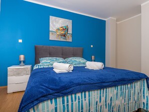 3 chambres, ameublement personnalisé, draps fournis