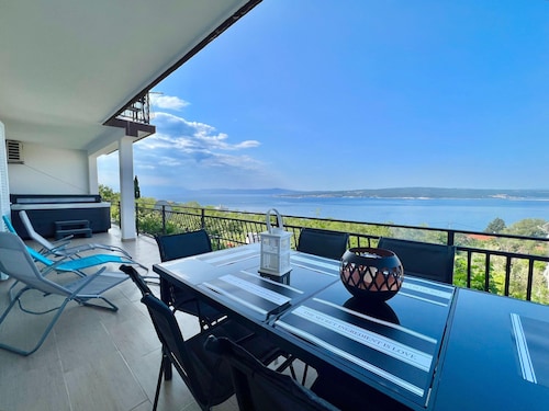 Apartment in Dramalj Near Beach & Pool