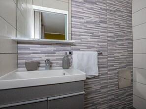 Apartment | Bathroom