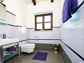 Ferienhaus | Badezimmer | Dusche, Handtücher