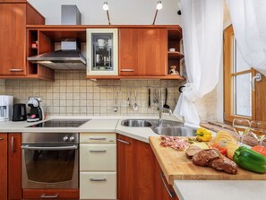 Casa | Cozinha privada | Cadeirão de bebê, talheres/pratos/utensílios de cozinha