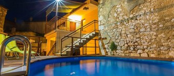 Large Holiday Home With Private Pool, Wellness & Sea View