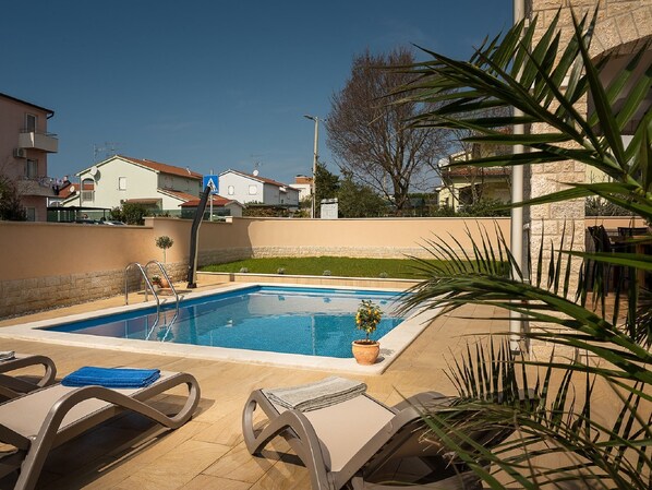 Outdoor pool - Spacious Villa in Vabriga With Swimming Pool (Tar-Vabriga)