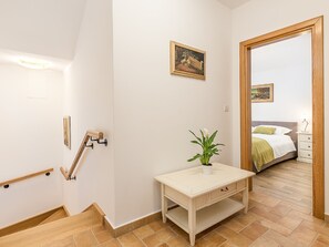 4 bedrooms, individually furnished - Spacious Villa in Vabriga With Swimming Pool (Tar-Vabriga)