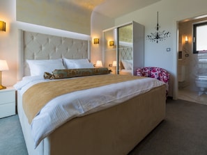 House | 4 bedrooms, individually furnished