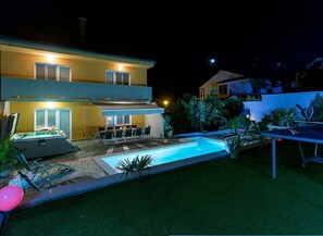 Indoor pool, outdoor pool