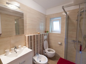 House | Bathroom | Shower, towels
