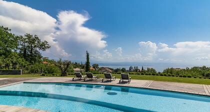 Exceptional Luxury Villa With Pool,wellness and Jaccuzzi. Sea View !