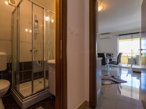 Shower, towels - Cozy Holiday Home in Crikvenica With Private Swimming Pool (Crikvenica)