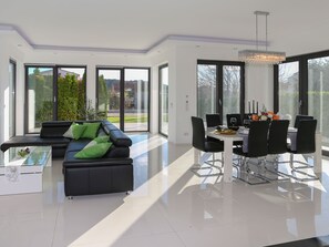 Dining - Plush Villa in Trogir With Sauna & Whirlpool (Trogir)