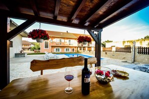 Apartment | Outdoor dining - Apartment in Slivnica With Private Pool (Posedarje)