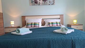 Apartment | 2 bedrooms, iron/ironing board, bed sheets