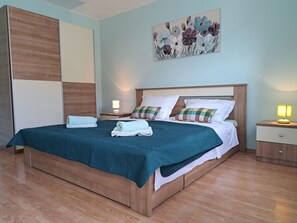 2 bedrooms, iron/ironing board, bed sheets - Apartment in Kastel Near the Sea (Kastela)