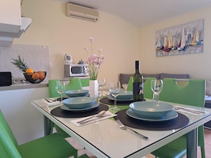 Apartment | Eigene Küche | Kühlschrank