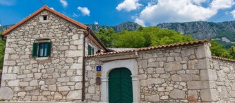 Vintage Holiday Home With Swimming Pool in Grizane